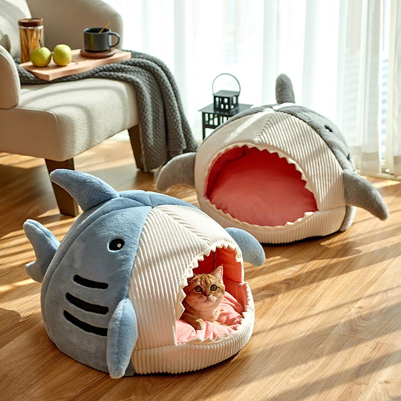 Shark's Jaw - Cushiony Indoor Cat Cave House