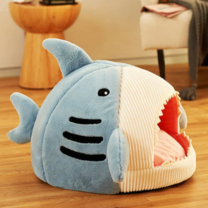 Shark's Jaw - Cushiony Indoor Cat Cave House