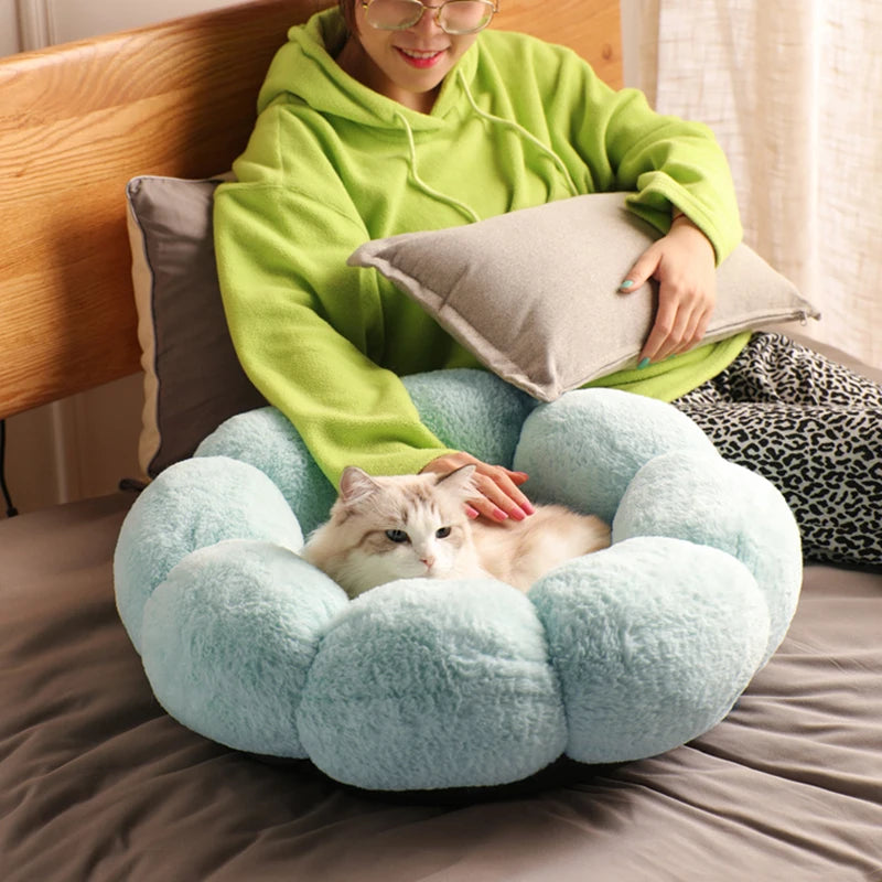 Flower - Fluffy & Cushy Warm Indoor Cat Bed